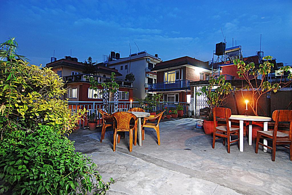 Готель Kathmandu Garden House Екстер'єр фото