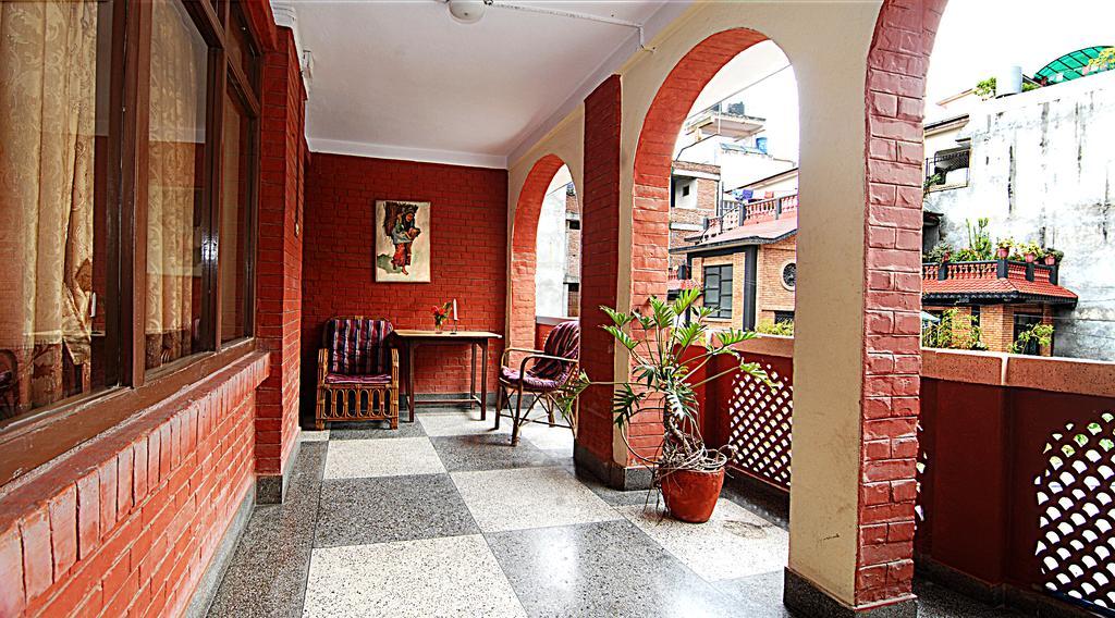 Готель Kathmandu Garden House Екстер'єр фото