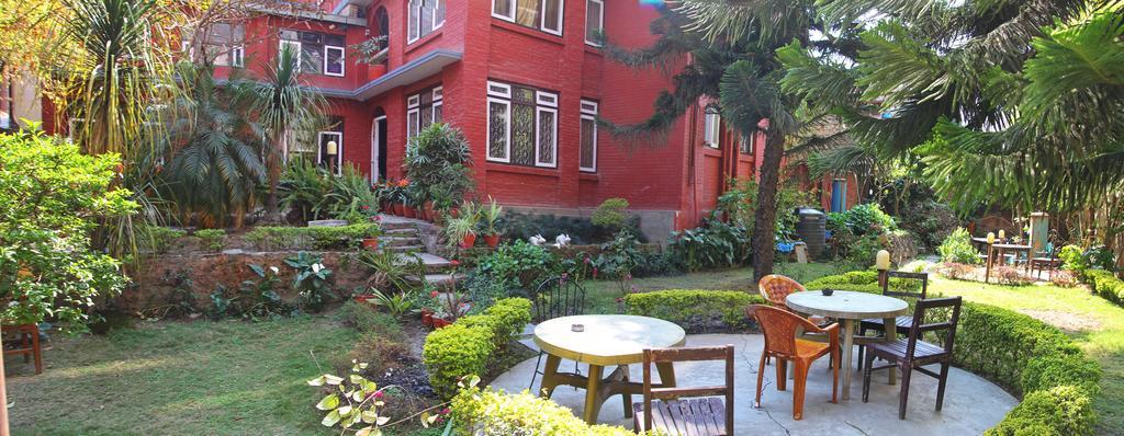 Готель Kathmandu Garden House Екстер'єр фото