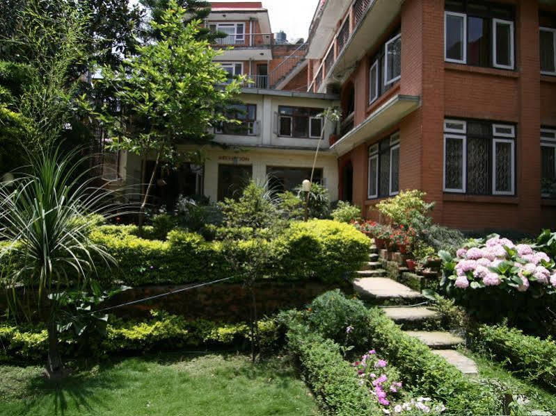 Готель Kathmandu Garden House Екстер'єр фото