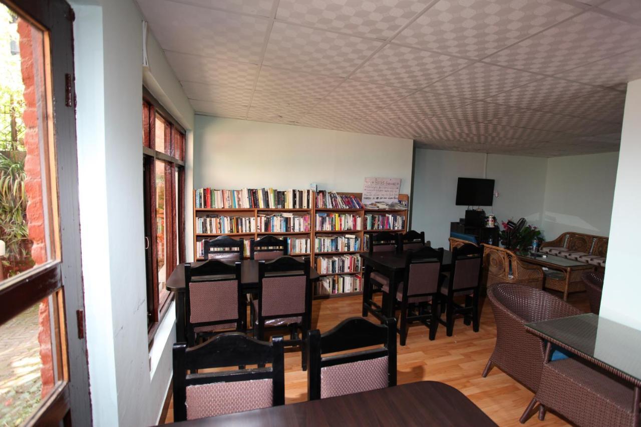 Готель Kathmandu Garden House Екстер'єр фото