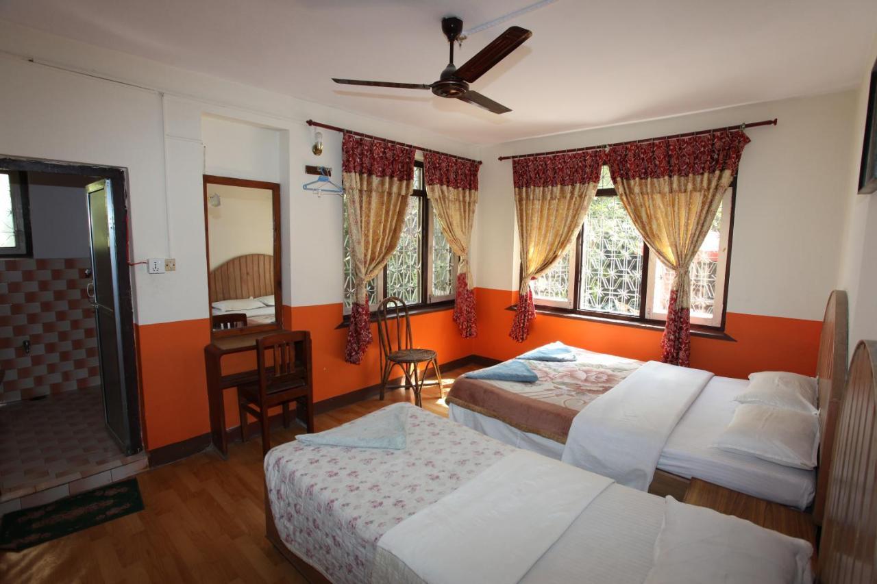 Готель Kathmandu Garden House Екстер'єр фото