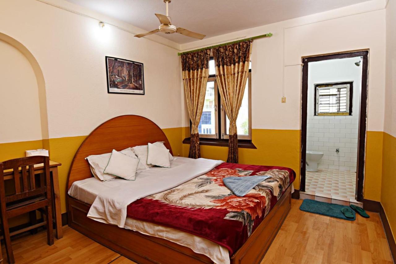 Готель Kathmandu Garden House Екстер'єр фото