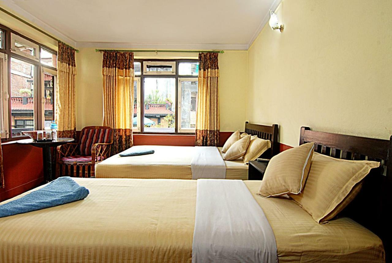 Готель Kathmandu Garden House Екстер'єр фото