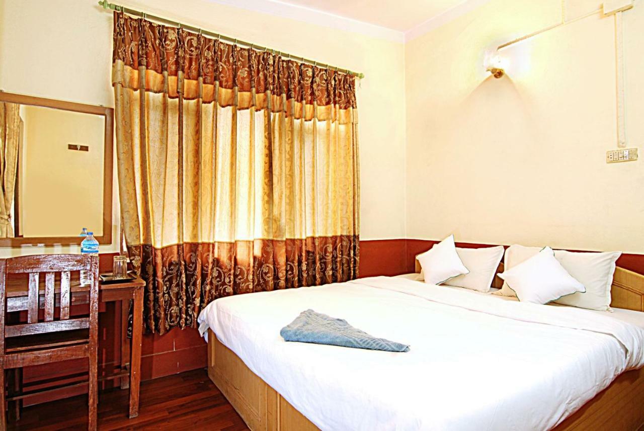 Готель Kathmandu Garden House Екстер'єр фото